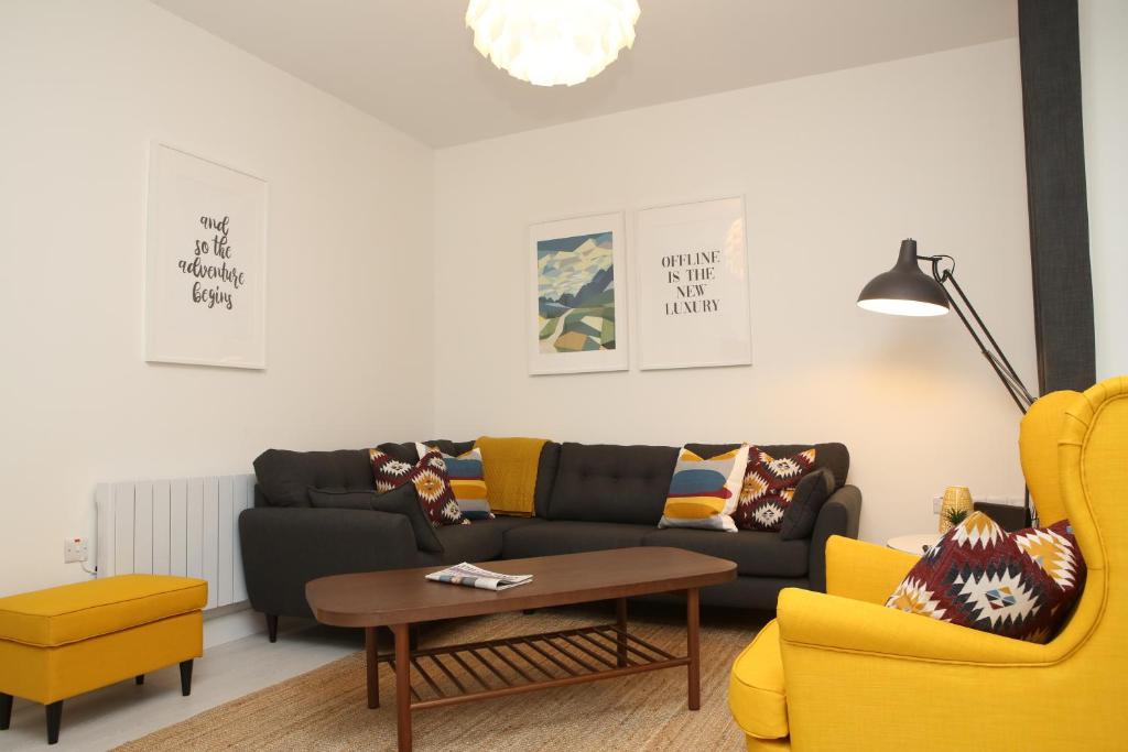 East Bridge Apartments room 1