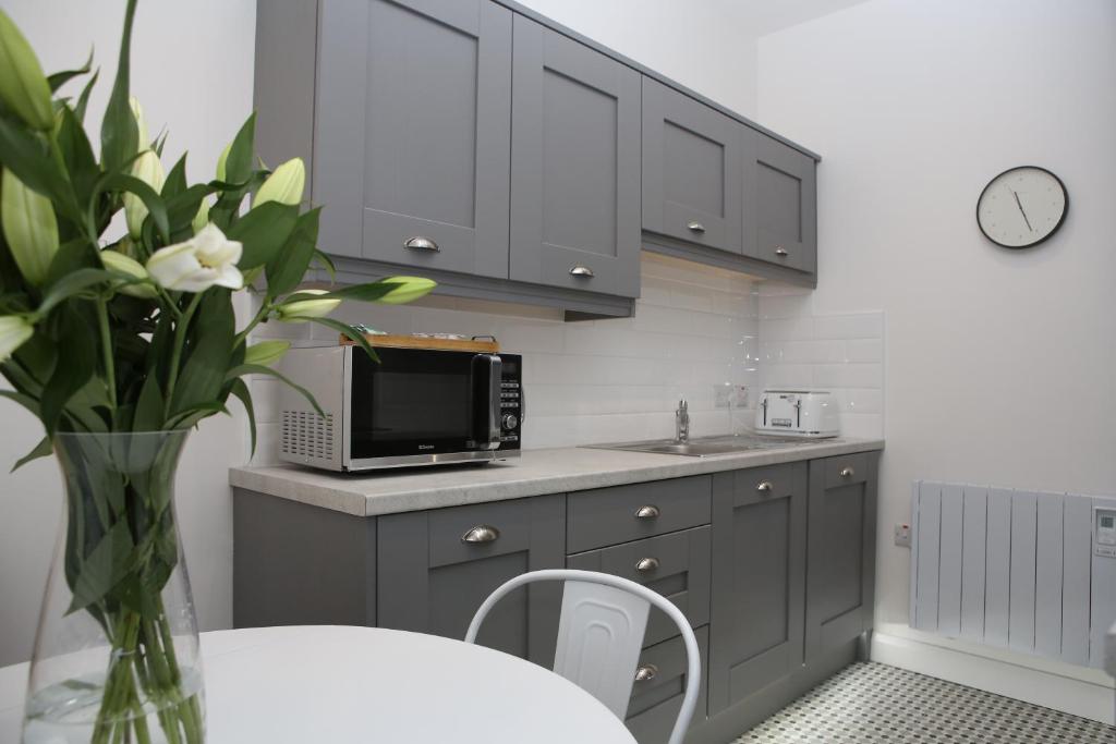 East Bridge Apartments room 6
